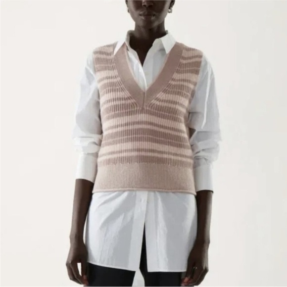 COS Sweaters - COS Striped V-Neck Vest Knitted Sleeveless Size medium beige